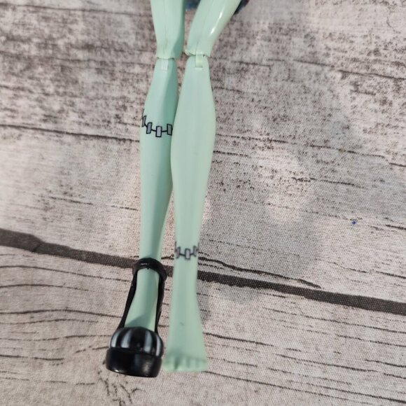 Mattel Monster High Doll Lot – Frankie Stein, Clawdeen Wolf & More - Picture 5 of 10